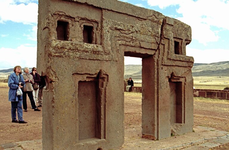 Bolivia 72 Back view Gate of the Sun