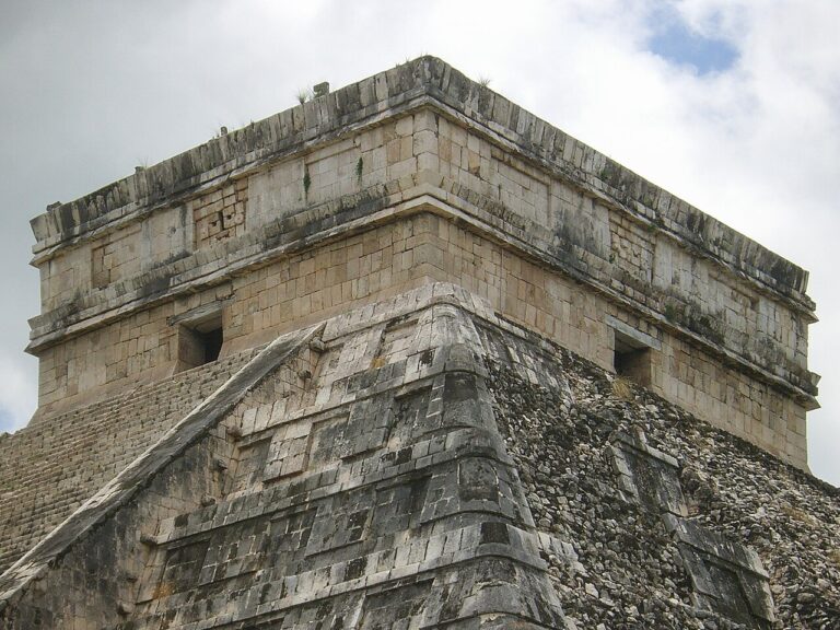 Templo el Castillo Chichen Itza Yucatan Mexico0222