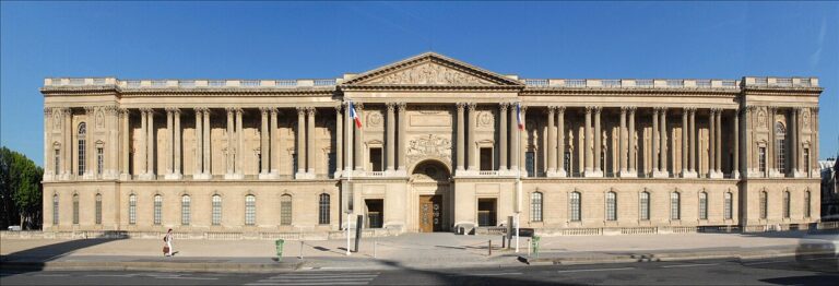 La colonnade du Louvre à Paris