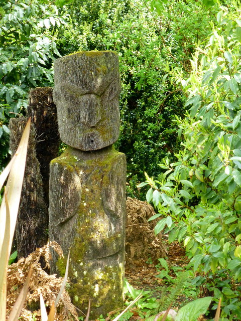 Traditional Maori sculpture next to the Maori Meeting House in Clandon Park