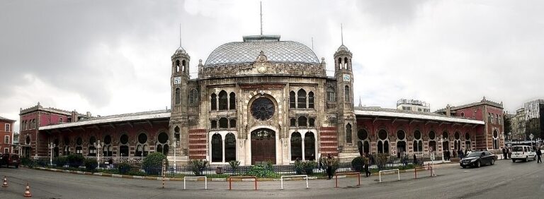 Bahnhofsfront Istanbul Sirkeci retouched