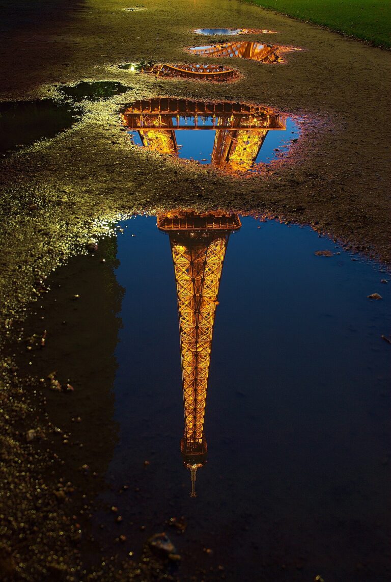 Reflet tour Eiffel Paris Luc Viatour
