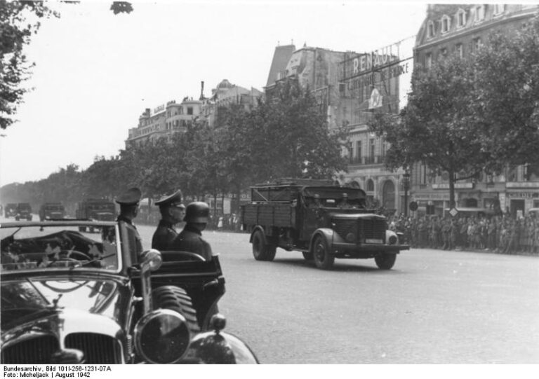 Bundesarchiv Bild 101I 07A, Paris, Champs Élysées, Wehrmachtsparade