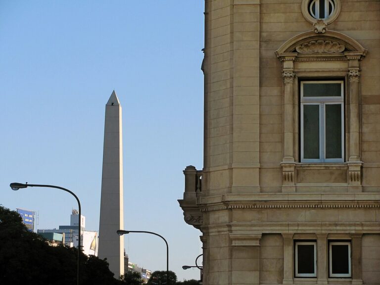 Obelisco y Colón