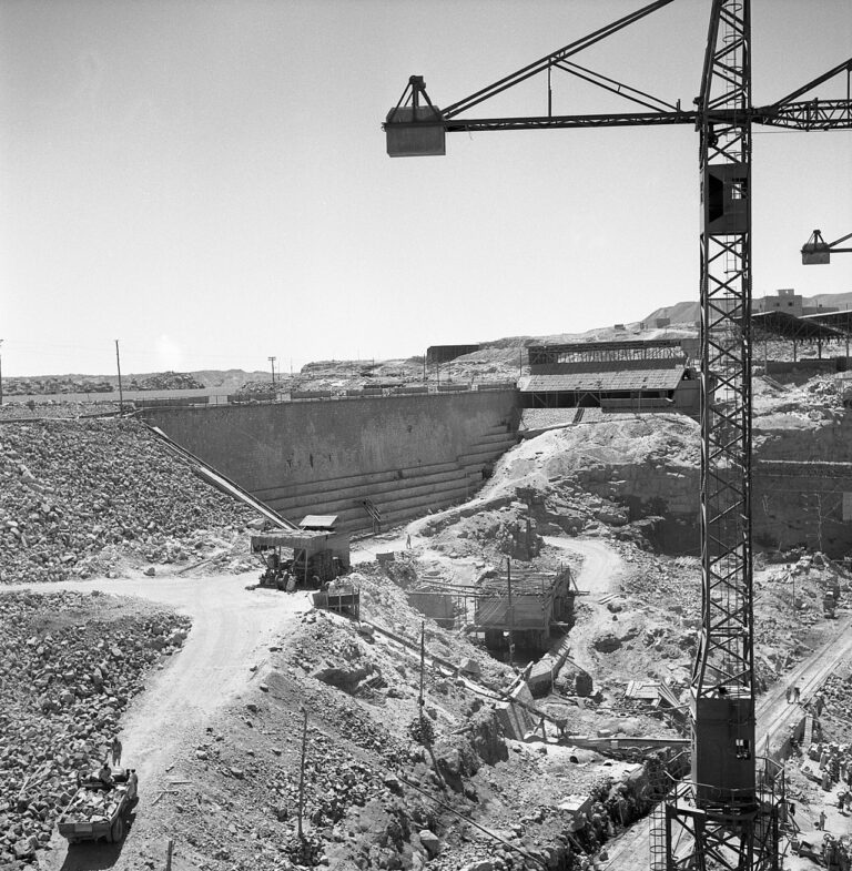 Aswan High Dam, Construction