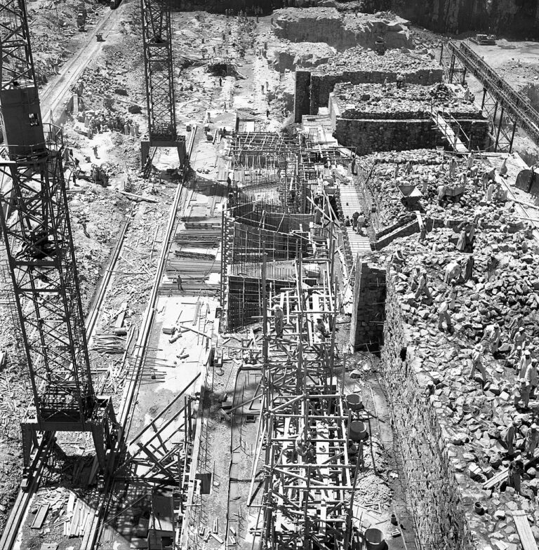 Aswan High Dam, Construction