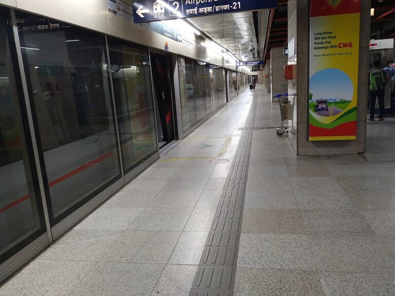 Delhi Airport Metro platform