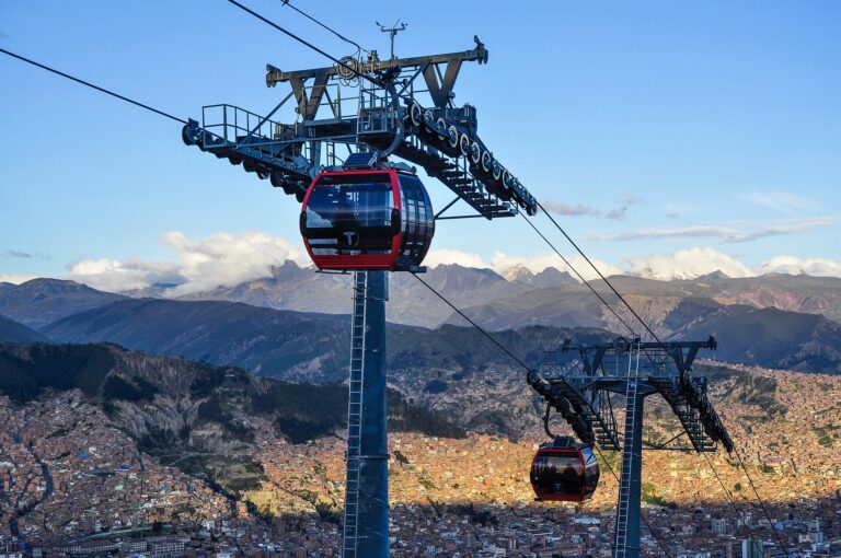 Red Line cabins above La Paz