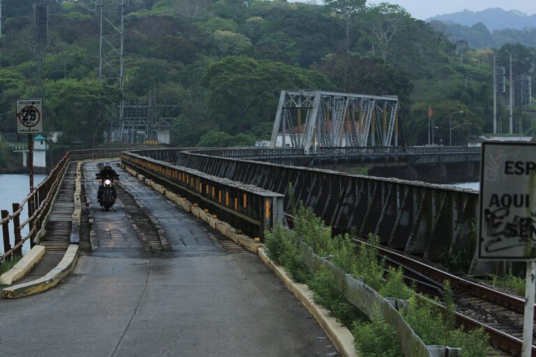 Road and rail bridge at Gamboa