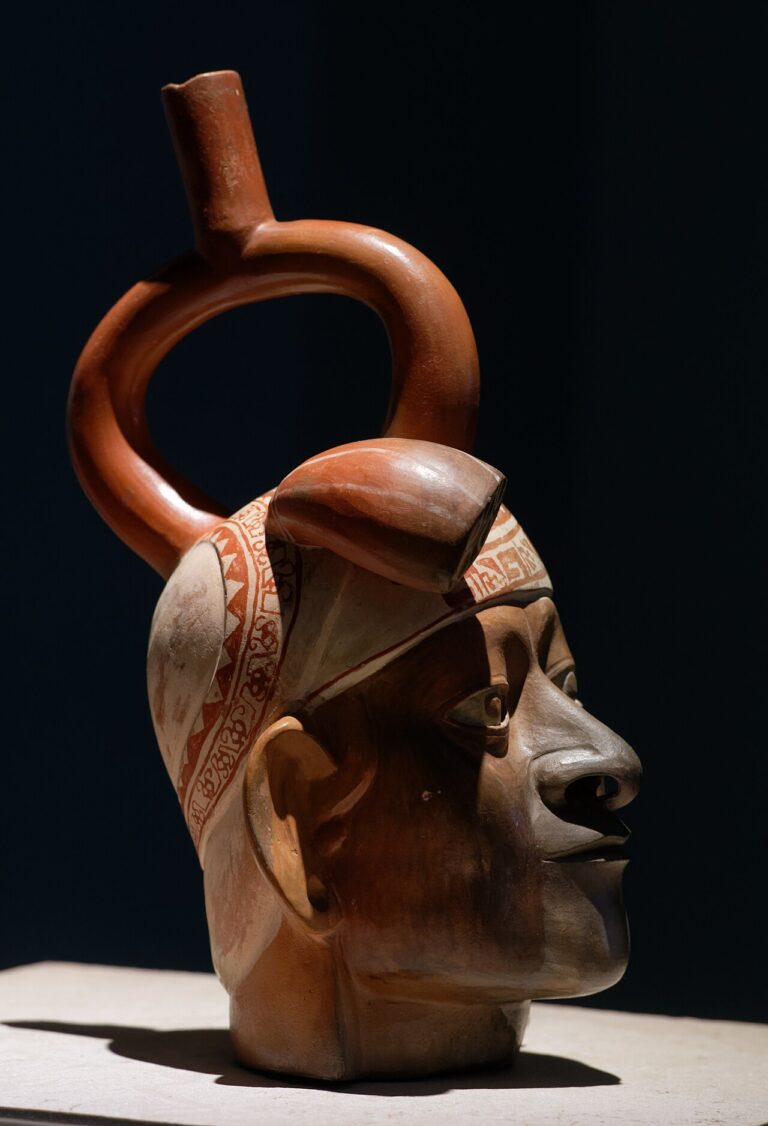 Moche head vessel Soleil de nuit lot28 n2