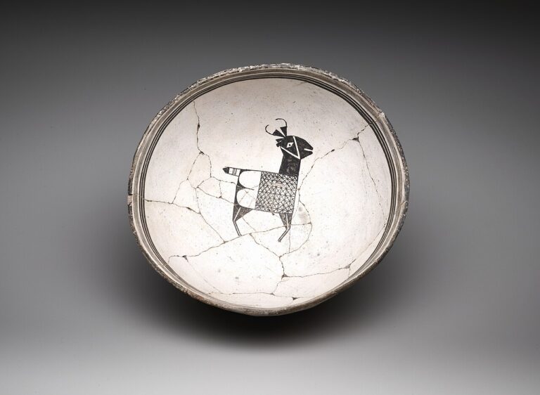 Classic Mimbres Black on white bowllabel QS:Len,"Classic Mimbres Black on white bowl"