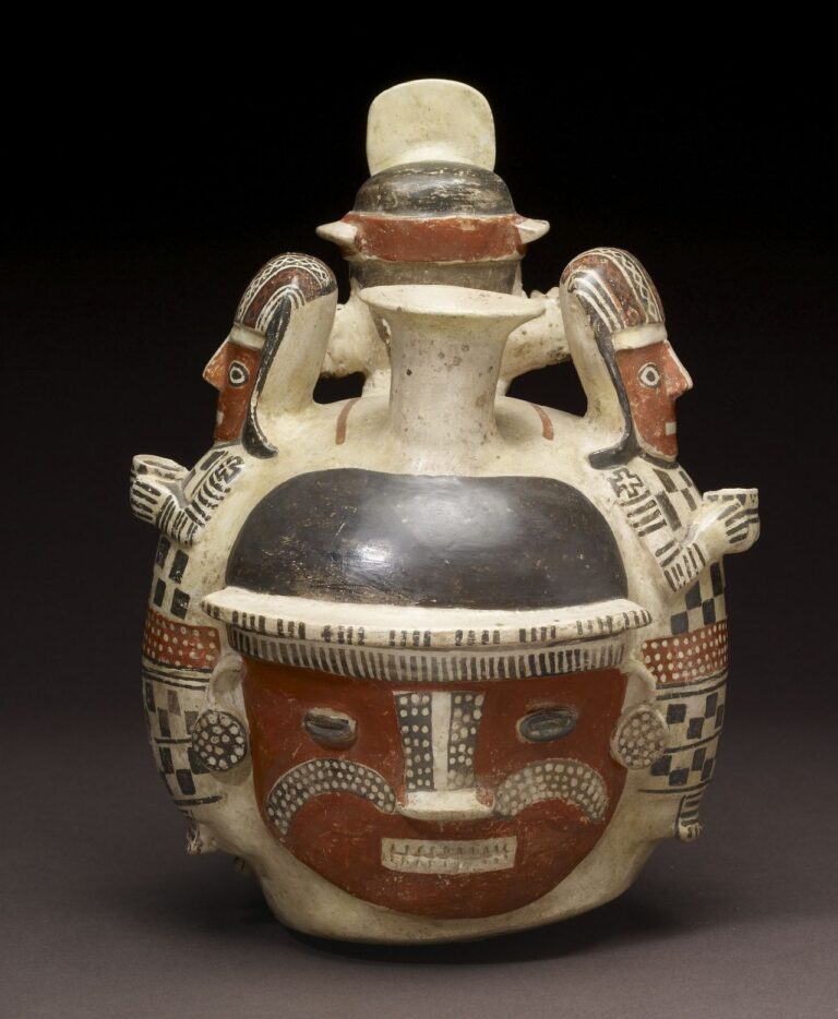 Recuay effigy bottle
