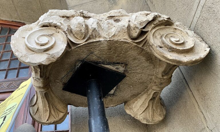 Ionic capital exhibited at the entrance of the Constanța History and Archaeology Museum