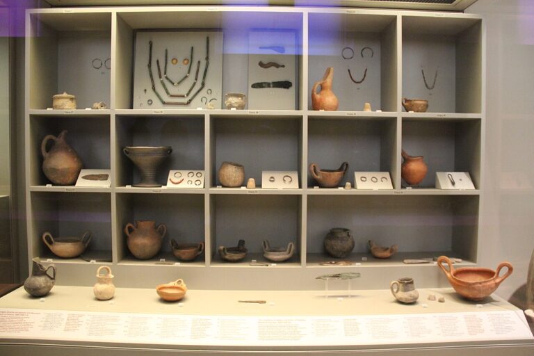 Ancient Greece Early Bronze Age Pottery
