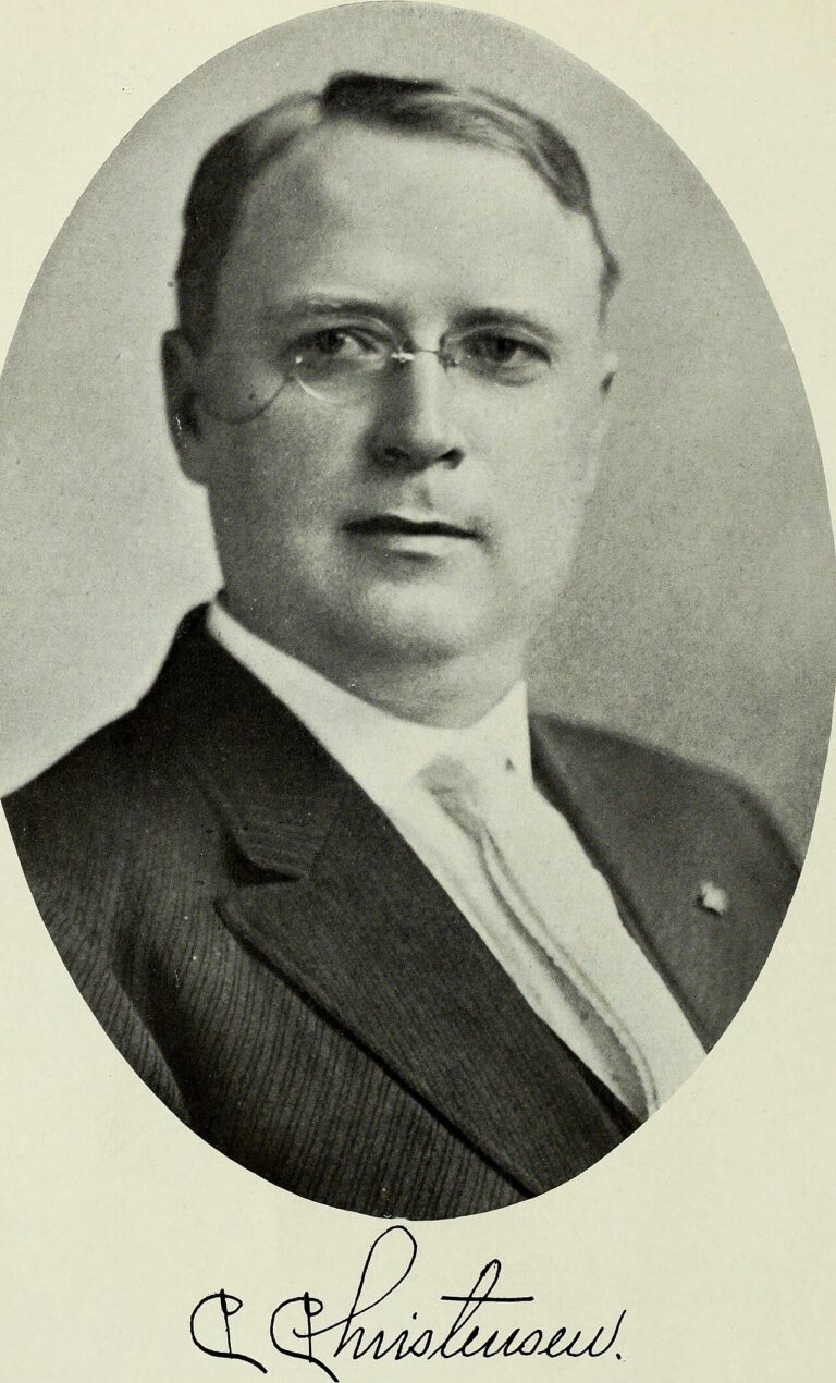 A standard history of Sauk County, Wisconsin an authentic narrative of the past, with particular attention to the modern era in the commercial, industrial, educational, civic and social development
