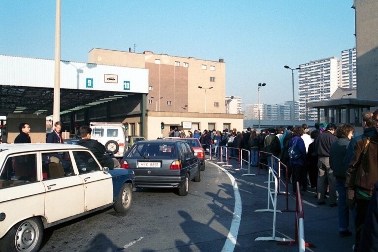 891119B Berlin Checkpoint Charlie Grenzuebergang