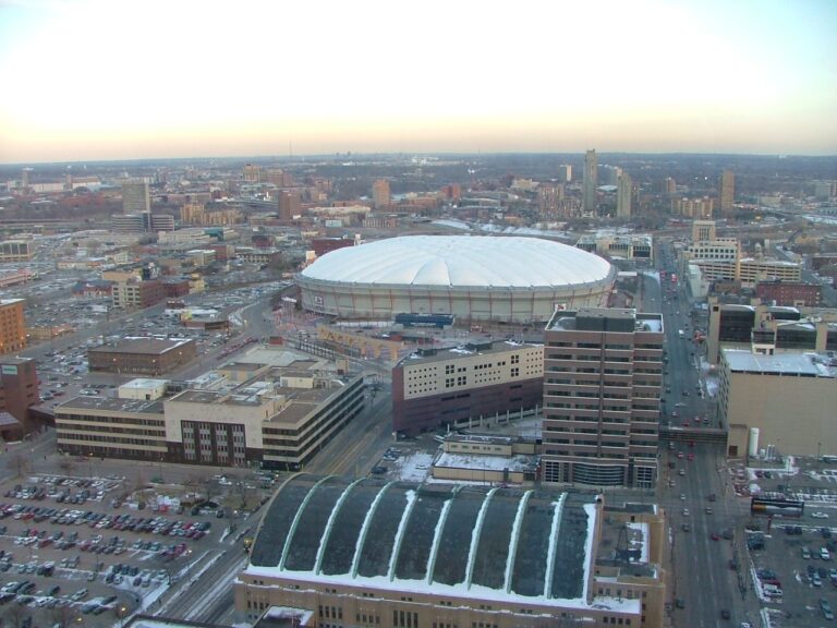 Hubert H. Humphrey Metrodome image 4