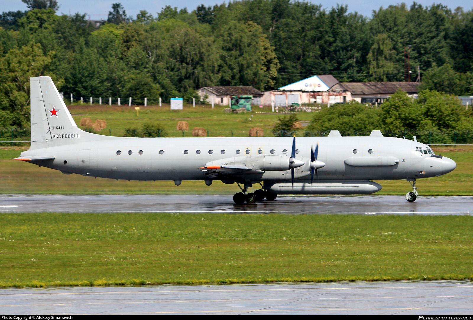 Grey Ilyushin Il-20M RF-93611 taxiing on a runway with red star tail marking.
