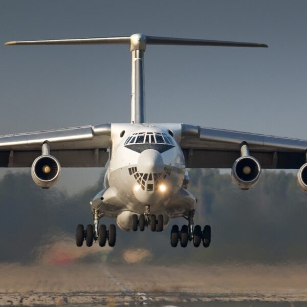 Ilyushin Il-78 approaching head-on with landing gear extended.