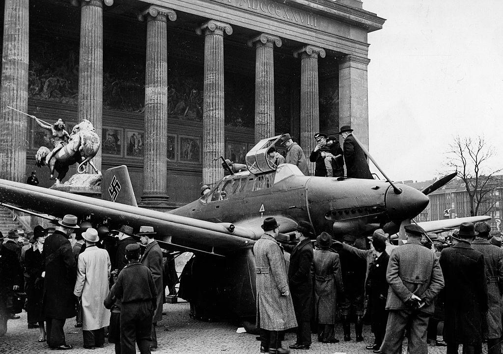 Junkers Ju 87 Stuka - Passersby examine a Junkers Ju 87 "Stuka" dive bomber at an aircraft