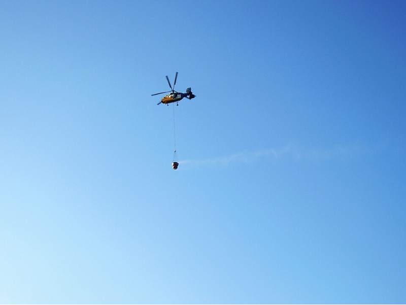 Kamov Ka-32 - Ka-32 delivering water