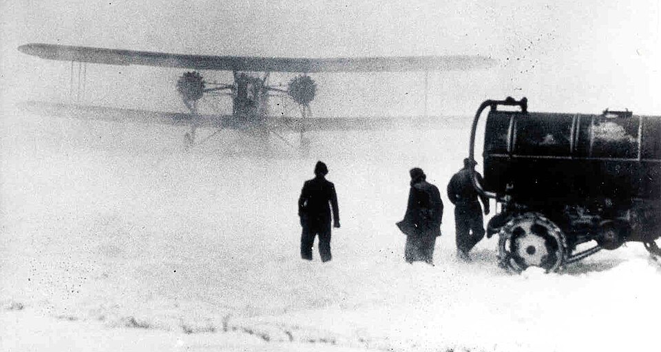 Keystone B-6 - Keystone B-6 twin-engine airmail plane in snow storm, 1920