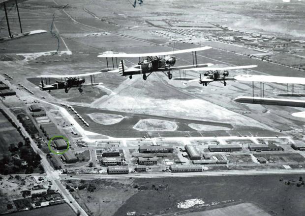 Keystone B-6 - Mystery Foto #15 Solved: The Historic Hangar 16 at Curtiss Field (Circa 1931)