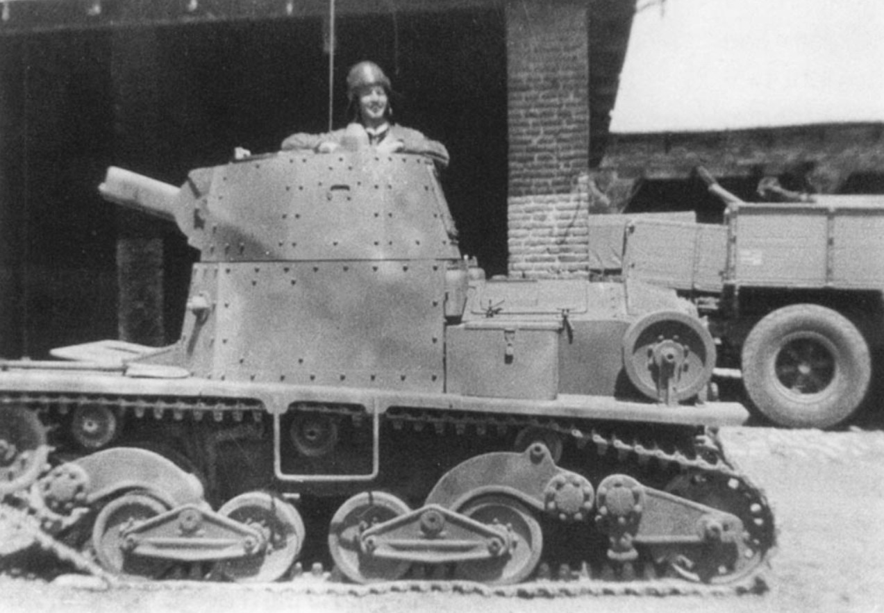 L6/40 military land vehicle image 1