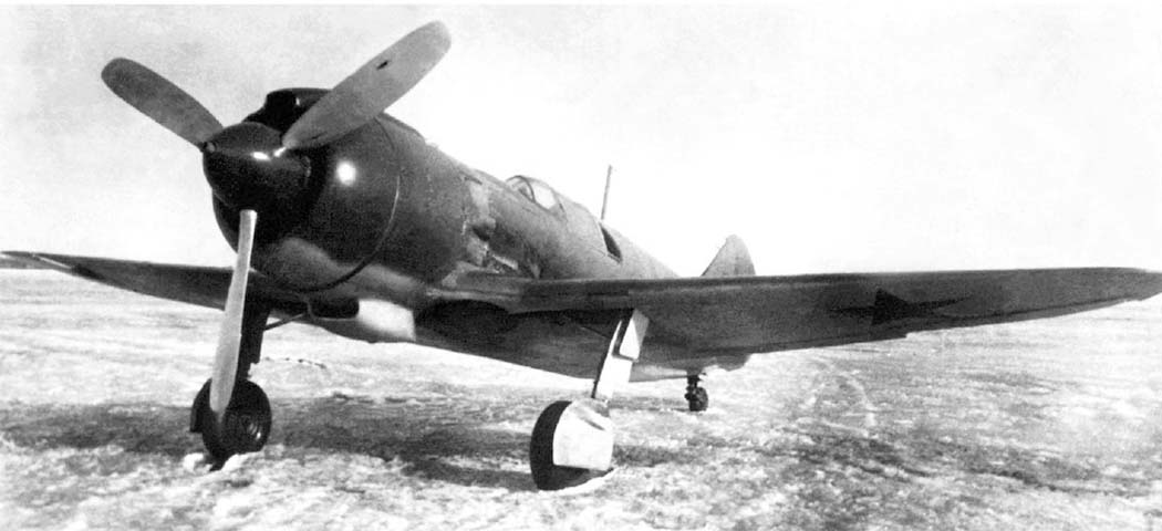 Lavochkin La-5 fighter front quarter view