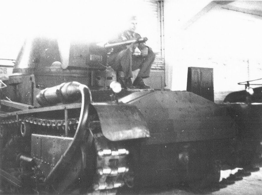 Leichttraktor military land vehicle image 1
