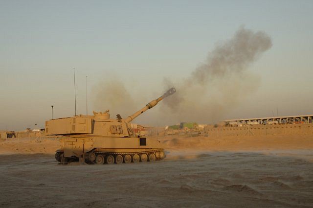 M109A6 Paladin military land vehicle image 1