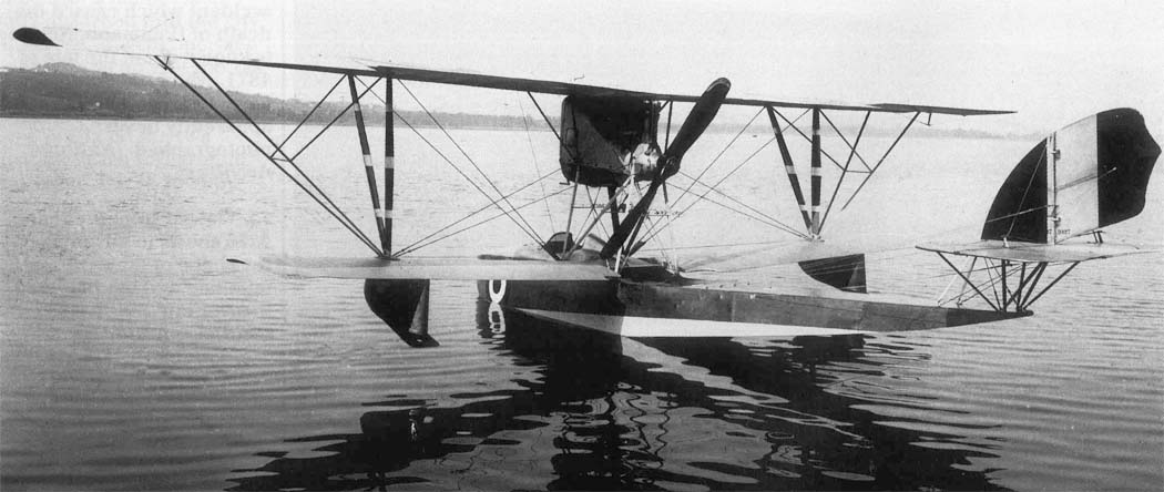 Macchi M.5 flying boat taxiing on water