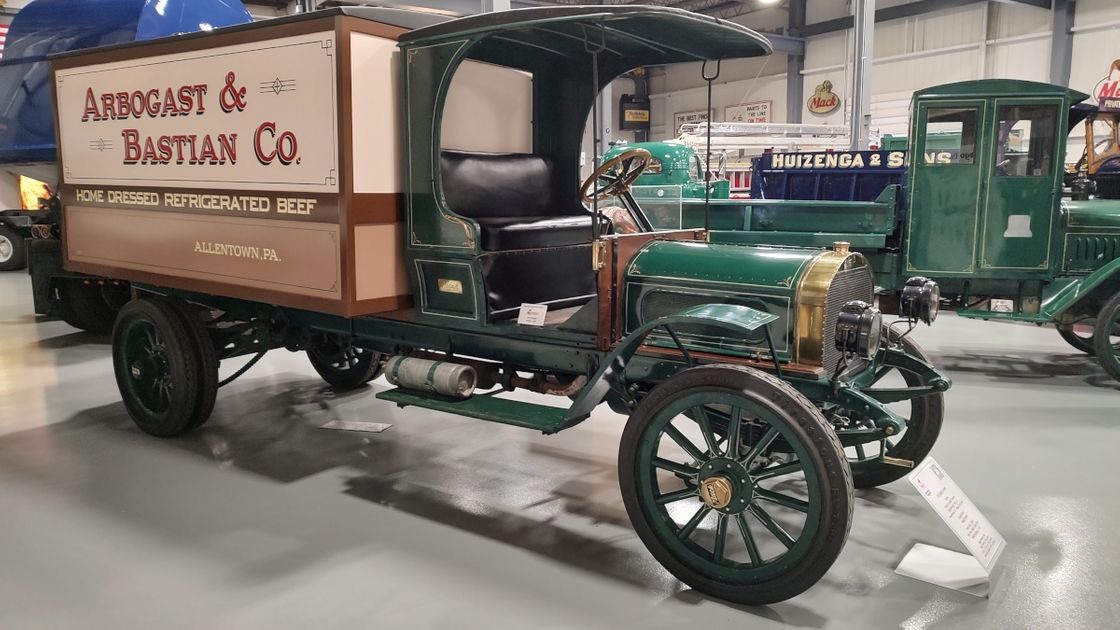 Mack Junior military land vehicle image 1