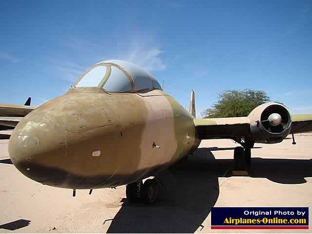 Martin B-57 Canberra - Airplanes Online