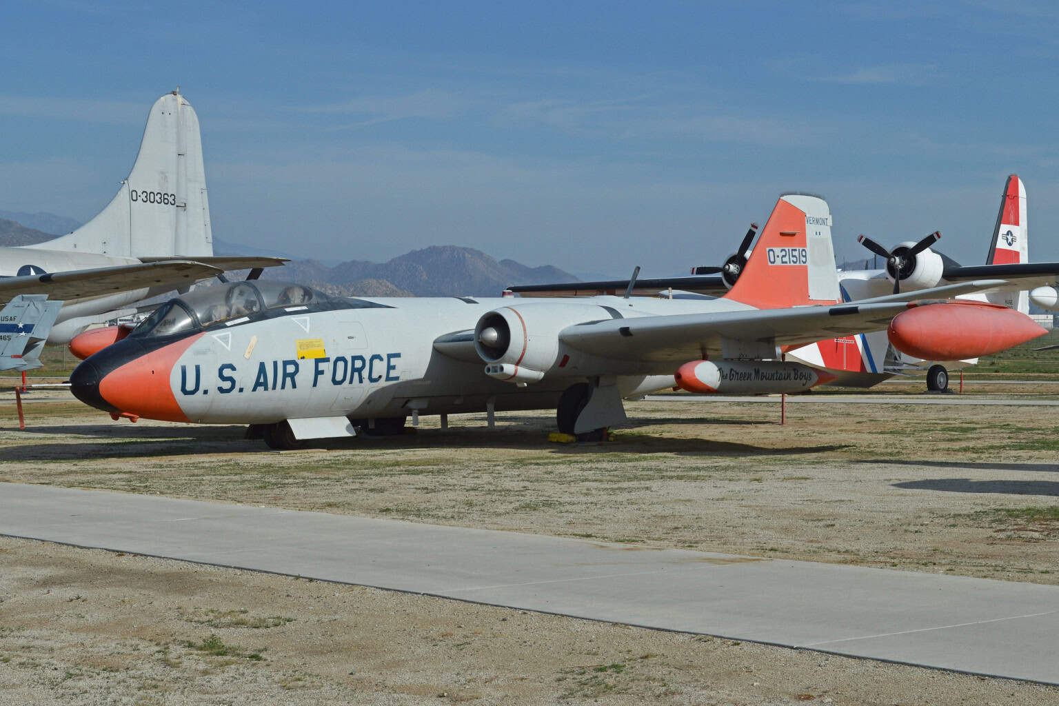 Martin B-57 Canberra - Martin EB-57B Canberra ‘0-21519′