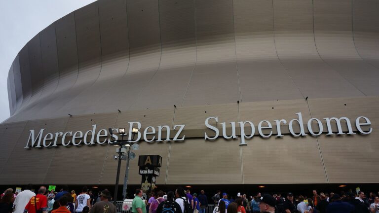 Mercedes-Benz Superdome stadium image