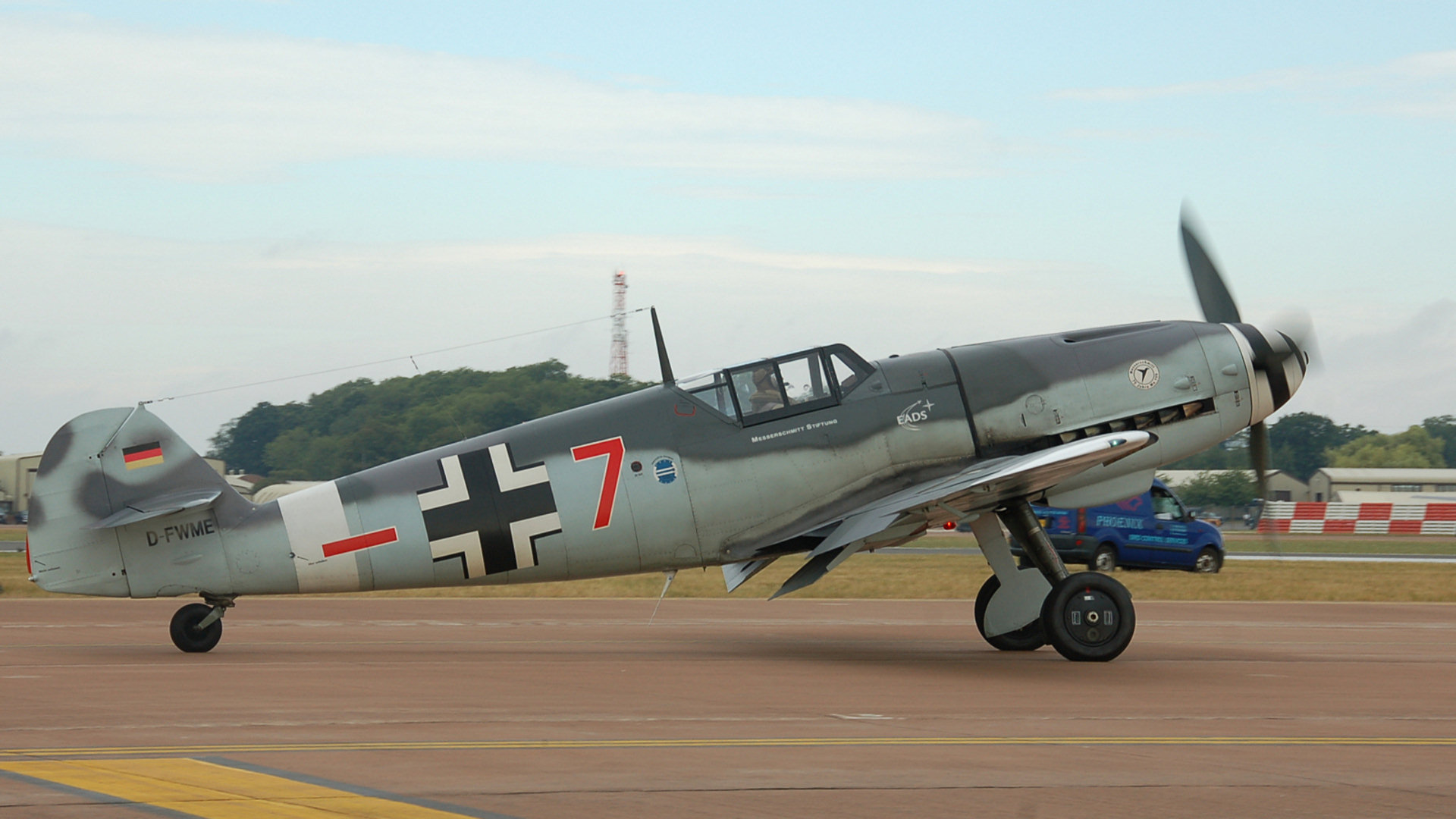 Messerschmitt Bf 109 - Phone wallpaper: Military, Messerschmitt Bf 109, Aircraft, Hawker