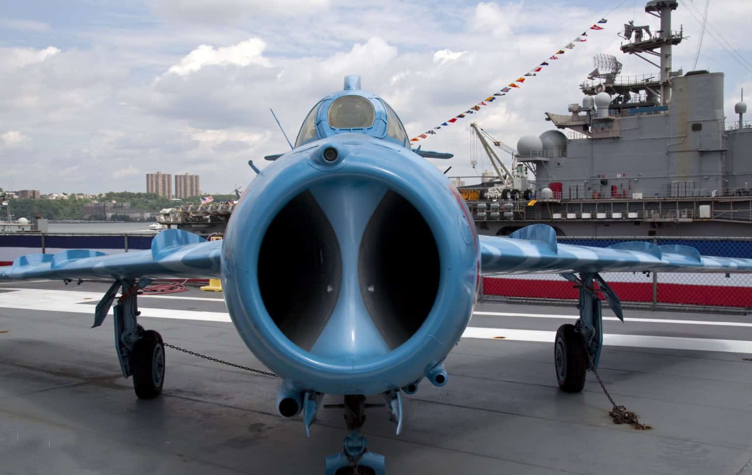 Mikoyan-Gurevich MiG-17 - Mikoyan-Gurevich MiG-17 (front view) Mikoyan-Gurevich MiG-17 ? History, Technical Data & Photos ? AeroCorner