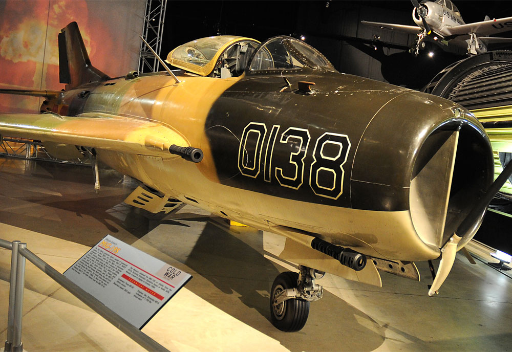 Mikoyan-Gurevich MiG-19 - Image of the Mikoyan-Gurevich MiG-19 (Farmer)