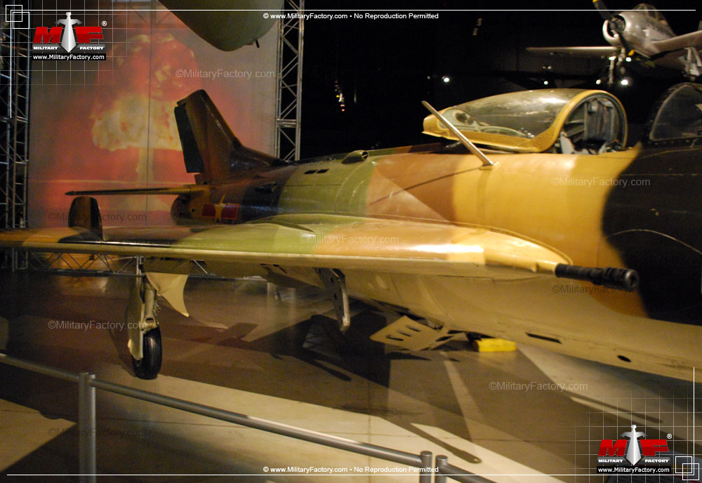 Mikoyan-Gurevich MiG-19 - Mikoyan-Gurevich MiG-19 (Farmer) Supersonic Jet-Powered Fighter