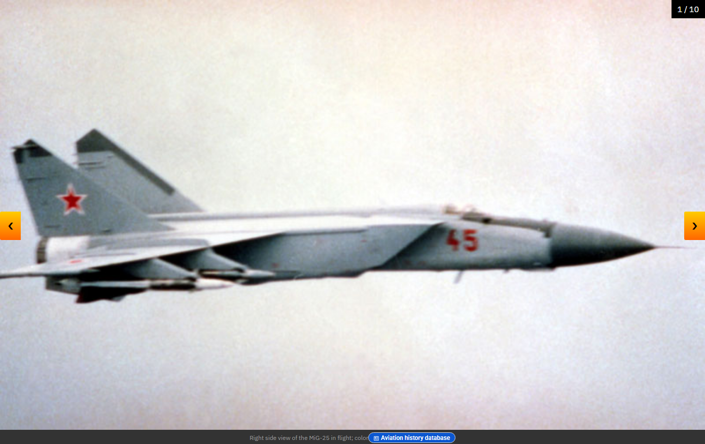 Mikoyan-Gurevich MiG-25 - Right side view of the MiG-25 in flight; color