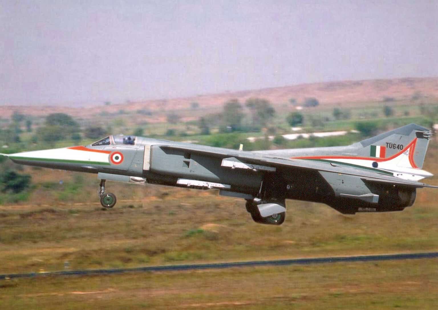 Mikoyan-Gurevich MiG-27 - Mikoyan-Gurevich MiG-27 taking off