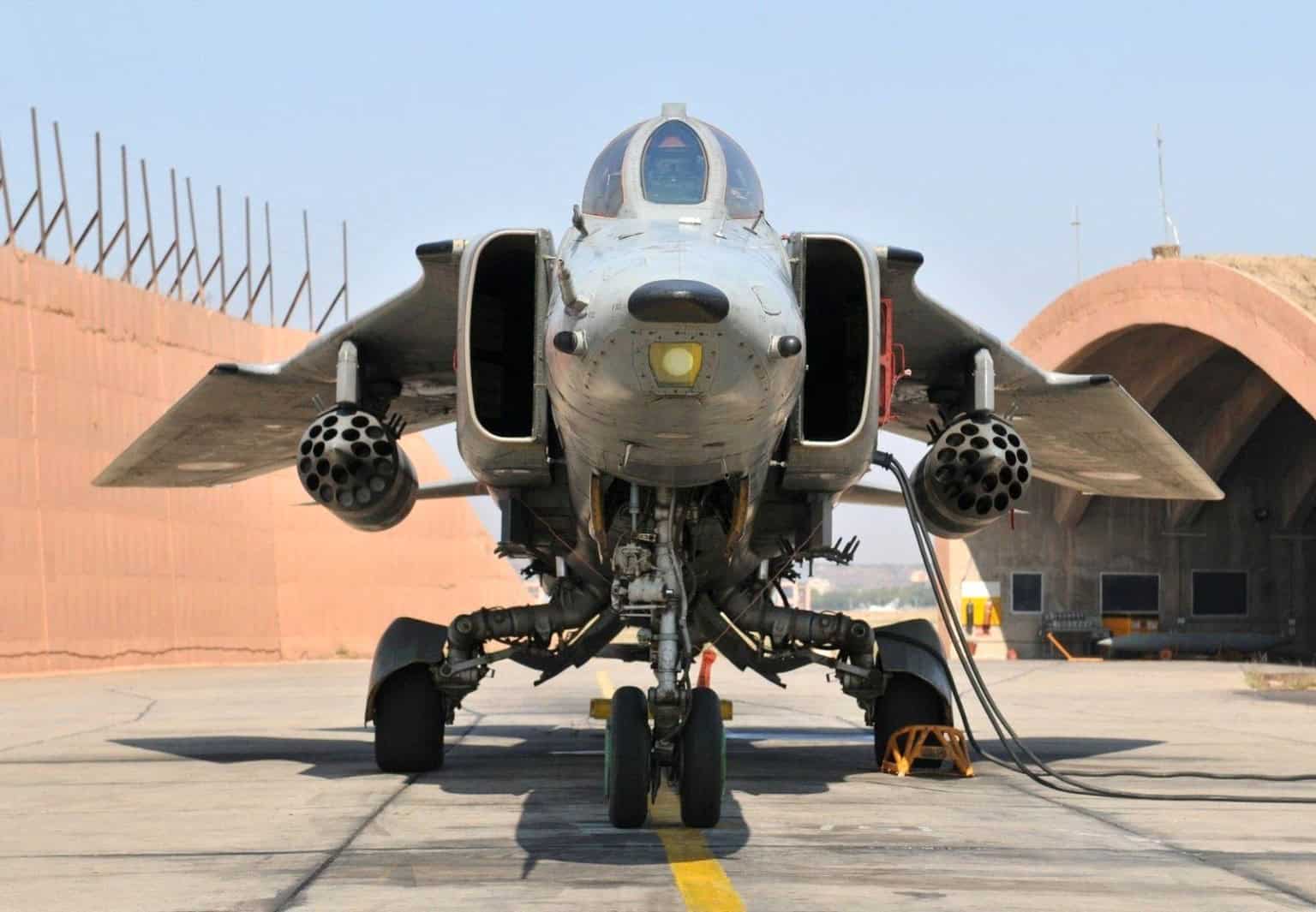 Mikoyan-Gurevich MiG-27 - Mikoyan-Gurevich MiG-27 “Flogger” front view