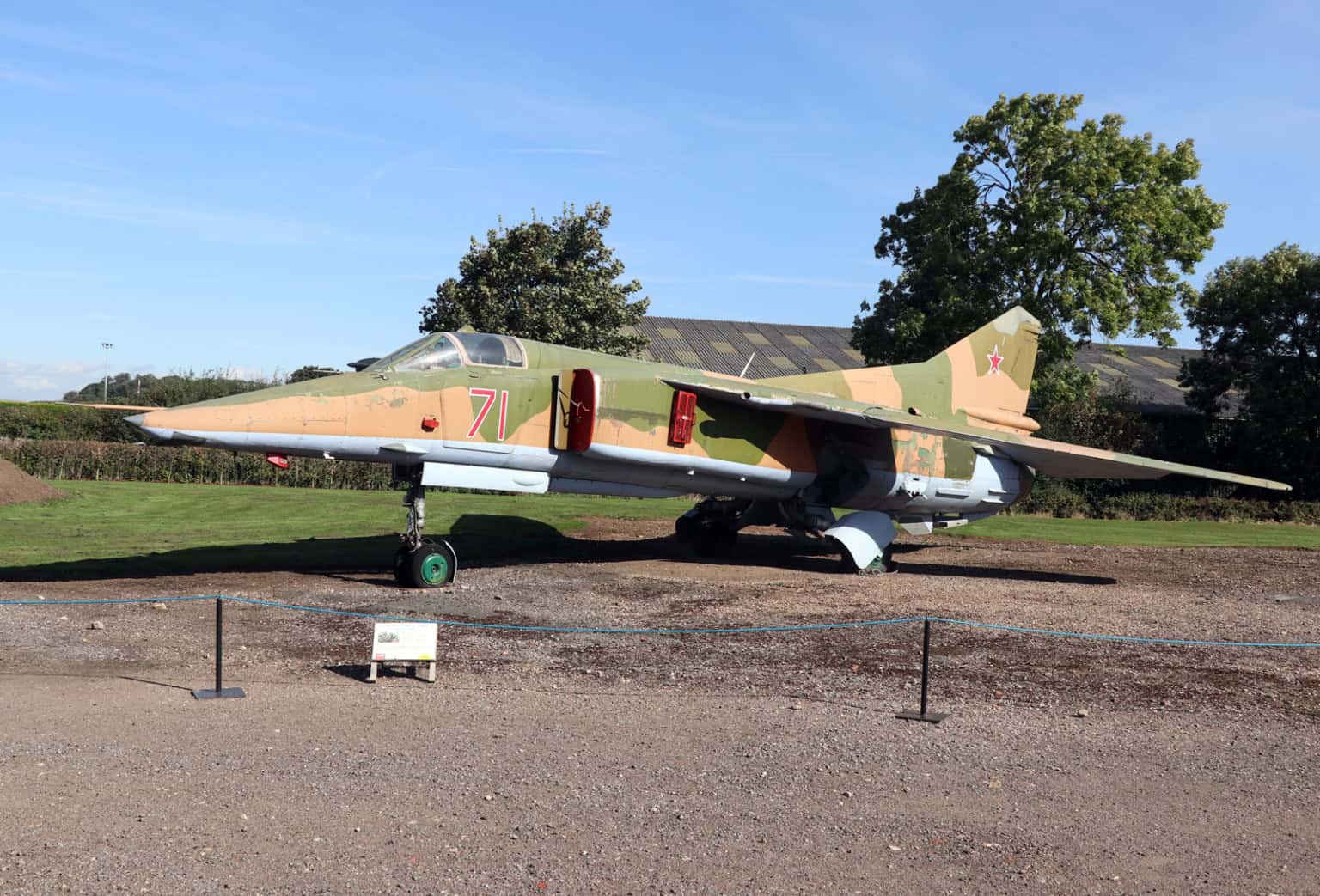 Mikoyan-Gurevich MiG-27 - Mikoyan-Gurevich MiG-27 ’71 red’