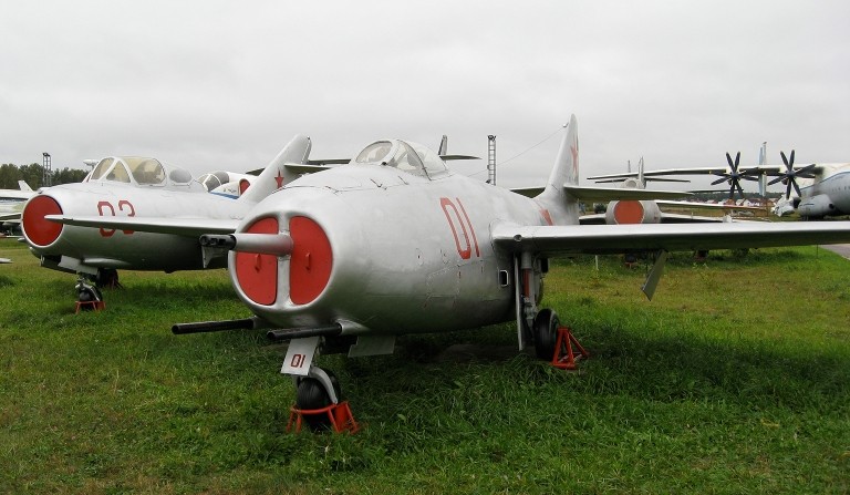 Mikoyan-Gurevich MiG-9 - Mikoyan-Gurevich MiG-9 jet fighter - Fighter Jets World