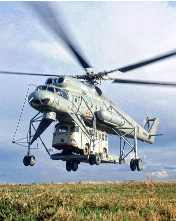 Mil Mi-10 - Mil Mi-10 Soviet Air Force Helicopter