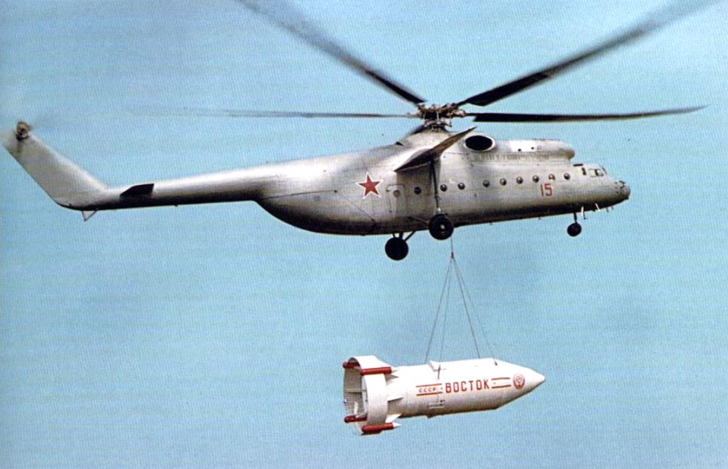 Mil Mi-6 heavy-lift transport helicopter side view