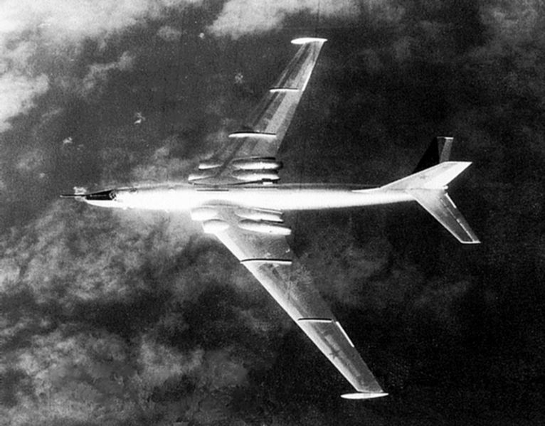 Myasishchev M-4 - Myasishchev M-4 Bison (3M) sovi?tique vu de dessus Myasishchev M-4 (OTAN : Bison)