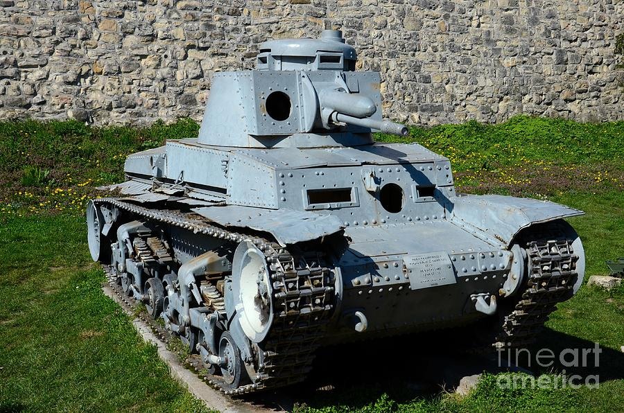 Panzer II military land vehicle image 1