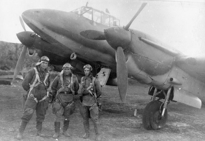 Petlyakov Pe-2 - Petlyakov Pe-2 and its crew Aircraft of World War II - WW2Aircraft